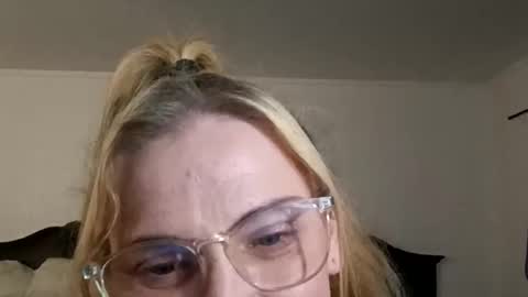 Snapshot of goldendoll1704 chatting on June 8, 2026, 1:28 am goldendoll1704 online show from June 8, 2026, 1:28 am