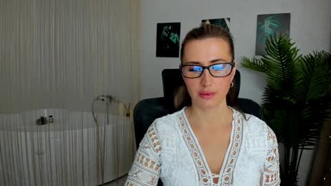 Olivia online show from February 4, 2025, 3:33 am