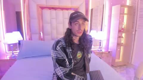 Snapshot of goldentemptation_ chatting on July 18, 2026, 7:28 pm goldentemptation_ online show from July 18, 2026, 7:28 pm