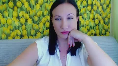 Snapshot of goldmoonn chatting on July 2, 2026, 2:23 pm goldmoonn online show from July 2, 2026, 2:23 pm