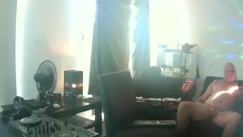 goldyguy011 online show from April 3, 2026, 9:24 pm