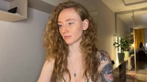 Polly online show from November 16, 2025, 1:39 pm