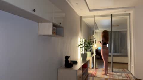 Polly online show from November 21, 2025, 5:00 pm