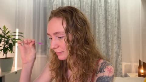 Polly online show from December 5, 2025, 5:53 pm