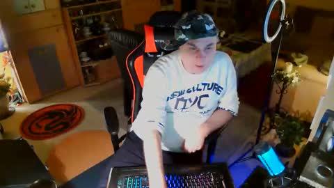 google5001 online show from December 1, 2025, 6:24 pm