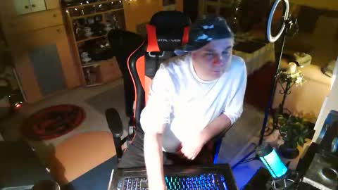 google5001 online show from December 21, 2025, 6:59 pm