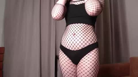 Snapshot of goose_pagoda chatting on February 25, 2026, 2:05 pm Yulia 24 online show from February 25, 2026, 2:05 pm