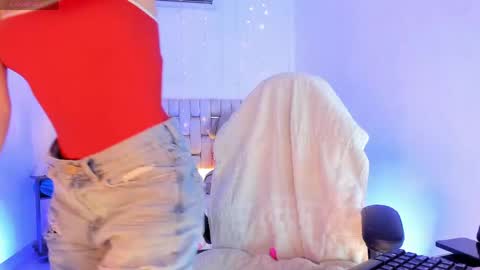 i am Jessi  I love animals and drawing I hope to get along with everyone. XOXO online show from April 24, 2026, 8:00 pm