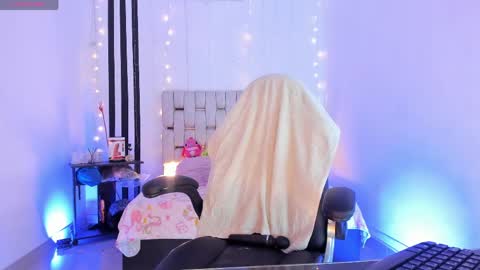 Snapshot of gorgeous_t chatting on April 25, 2026, 9:12 pm i am Jessi I love animals and drawing I hope to get along with everyone. XOXO online show from April 25, 2026, 9:12 pm