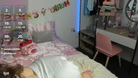 gorgeousline online show from December 4, 2025, 2:32 am