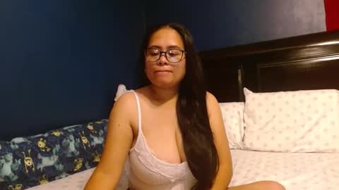 gorgeouslyn09 online show from November 22, 2025, 3:11 pm