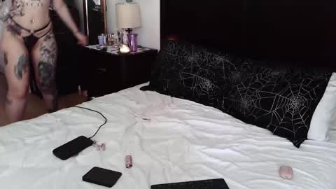 gothbaby305 online show from April 22, 2026, 6:31 pm