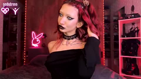    online show from October 4, 2025, 10:30 pm