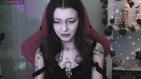 Snapshot of gothickotik chatting on May 7, 2026, 10:37 pm V online show from May 7, 2026, 10:37 pm