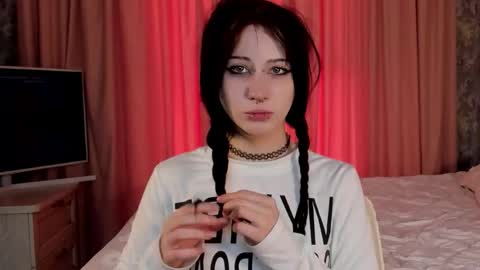 gothlovv online show from March 15, 2026, 8:42 am