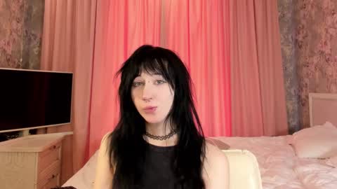 gothlovv online show from March 17, 2026, 9:01 am