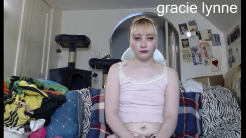 gracielynne1989 online show from April 23, 2026, 6:32 pm