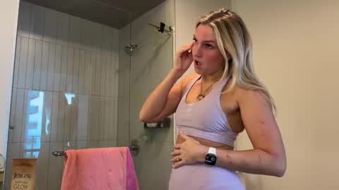 Gracie Mae online show from November 21, 2025, 8:18 pm