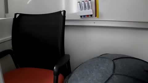 grandbi online show from October 31, 2025, 2:29 pm