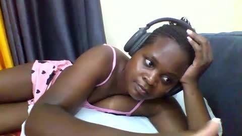 grannylover_ online show from December 3, 2025, 6:28 pm