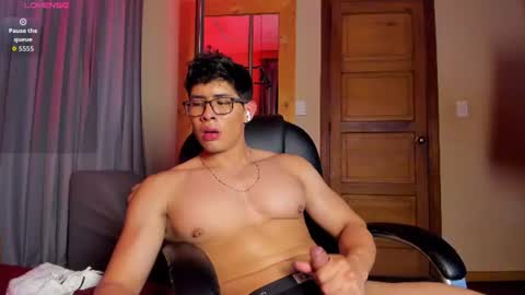 Snapshot of grayandrews chatting on June 11, 2026, 2:53 am grayandrews online show from June 11, 2026, 2:53 am