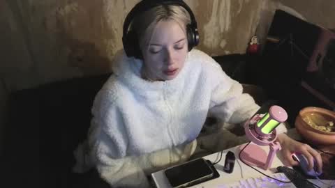 graylovescookies online show from December 19, 2024, 1:51 pm