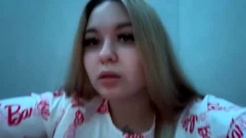 Lina 3 online show from February 4, 2025, 3:26 pm