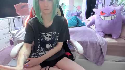 GreenEyedLovexo online show from April 19, 2026, 8:55 pm