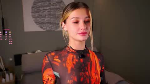 Kelly online show from November 21, 2025, 1:10 pm