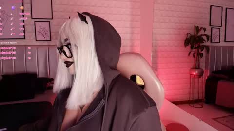   online show from September 23, 2025, 7:17 pm