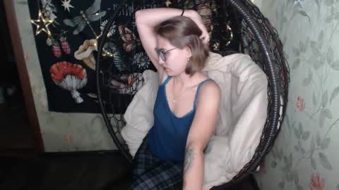 Lina online show from October 2, 2025, 12:12 pm