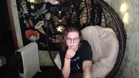 Lina online show from November 5, 2025, 10:59 am