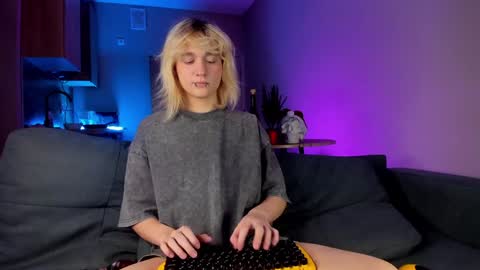 Greg-independent model online show from December 27, 2024, 11:21 pm