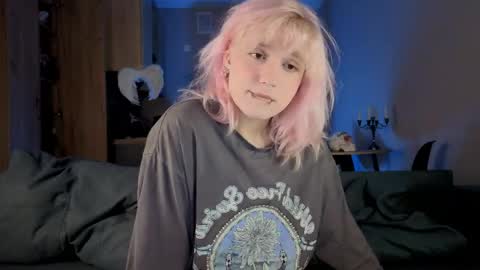 Greg-independent model online show from April 22, 2026, 9:27 pm