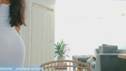 Gretta online show from April 15, 2026, 9:37 pm