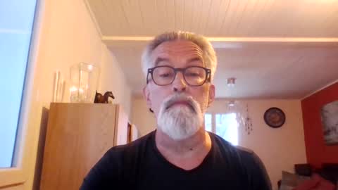 Snapshot of grybear60 chatting on June 15, 2026, 6:37 am Grybear online show from June 15, 2026, 6:37 am