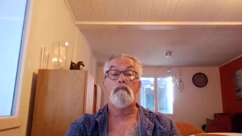 Snapshot of grybear60 chatting on June 16, 2026, 5:54 am Grybear online show from June 16, 2026, 5:54 am
