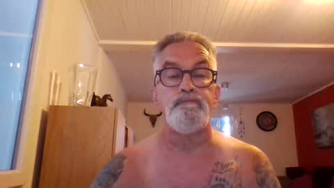 Snapshot of grybear60 chatting on June 21, 2026, 9:23 am Grybear online show from June 21, 2026, 9:23 am