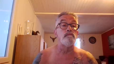Snapshot of grybear60 chatting on June 22, 2026, 6:32 am Grybear online show from June 22, 2026, 6:32 am