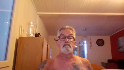 Snapshot of grybear60 chatting on June 26, 2026, 12:20 pm Grybear online show from June 26, 2026, 12:20 pm