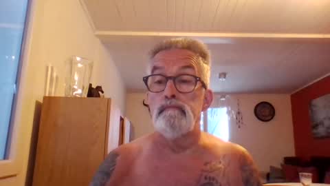 Snapshot of grybear60 chatting on July 7, 2026, 6:47 am Grybear online show from July 7, 2026, 6:47 am