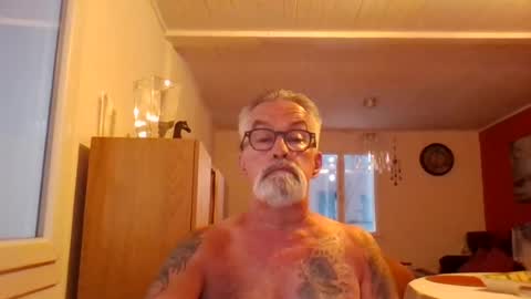 Snapshot of grybear60 chatting on July 14, 2026, 5:01 am Grybear online show from July 14, 2026, 5:01 am