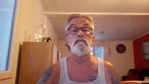 Snapshot of grybear60 chatting on July 18, 2026, 1:04 pm Grybear online show from July 18, 2026, 1:04 pm
