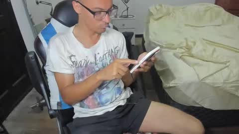 guachin_new online show from December 26, 2024, 4:32 am