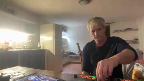 Snapshot of guardiannif_ chatting on February 14, 2026, 7:21 pm guardiannif_ online show from February 14, 2026, 7:21 pm