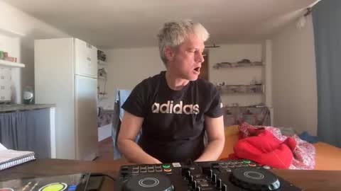 Snapshot of guardiannif_ chatting on February 25, 2026, 12:04 pm guardiannif_ online show from February 25, 2026, 12:04 pm