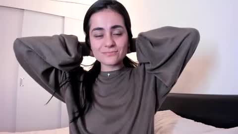 Snapshot of guccipussy1 chatting on January 22, 2025, 1:10 am Elena online show from January 22, 2025, 1:10 am