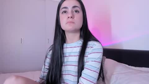 Snapshot of guccipussy1 chatting on January 29, 2025, 11:04 pm Elena online show from January 29, 2025, 11:04 pm