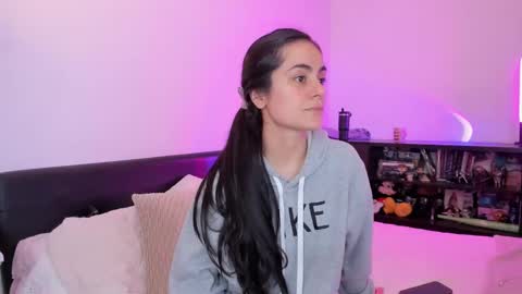 Snapshot of guccipussy1 chatting on February 21, 2025, 7:54 pm Elena online show from February 21, 2025, 7:54 pm