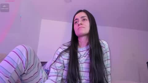 Snapshot of guccipussy1 chatting on February 25, 2025, 1:09 am Elena online show from February 25, 2025, 1:09 am